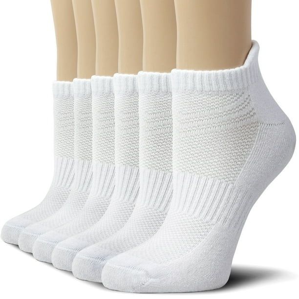 Fem vita ankelsockor i rad, sedda på underben och fötter